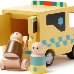Kids Concept - Ziekenwagen Aiden - Houten Speelgoed - Hout - -bouwsets Verkoopwinkel 550x344 1