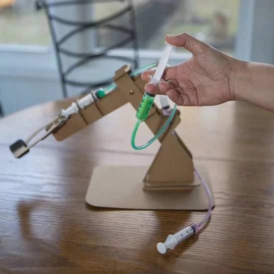 Kikkerland DIY Hydraulic Claw - Bouwpakket - Leer Over Robotics - Creatief 4 Kikkerland DIY Hydraulic Claw - Bouwpakket - Leer Over Robotics - Creatief - Afbeelding 4