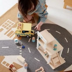 Kids Concept - Ziekenwagen Aiden - Houten Speelgoed - Hout - -bouwsets Verkoopwinkel 550x824 2